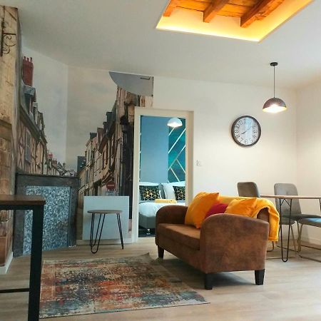 Les Volets Bleus - Deux Appartements Et Un Studio, Jardin Bourges Exteriör bild