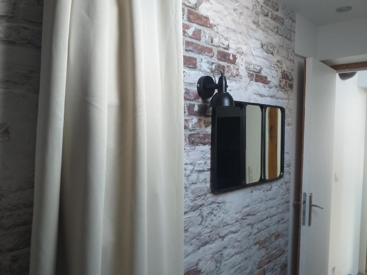 Les Volets Bleus - Deux Appartements Et Un Studio, Jardin Bourges Exteriör bild