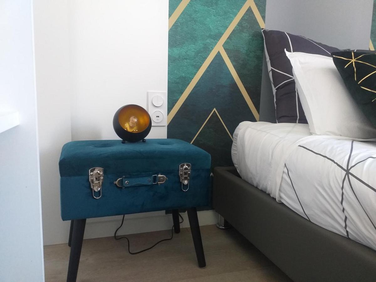 Les Volets Bleus - Deux Appartements Et Un Studio, Jardin Bourges Exteriör bild